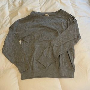 Cropped light sweatshirt